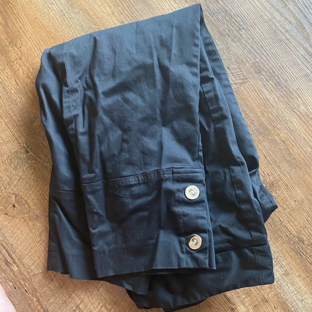 Black capris